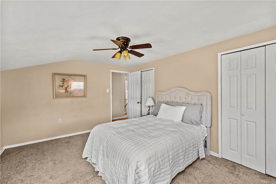 Master BR w/2 double closets - 1492 Prospect Rd