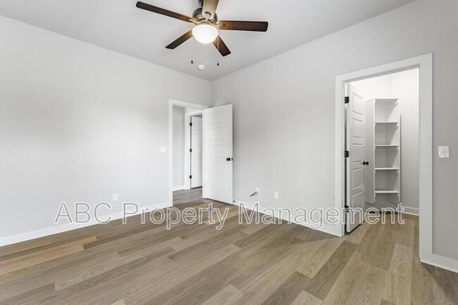 Building Photo - 3305 SW Hillstone Ave