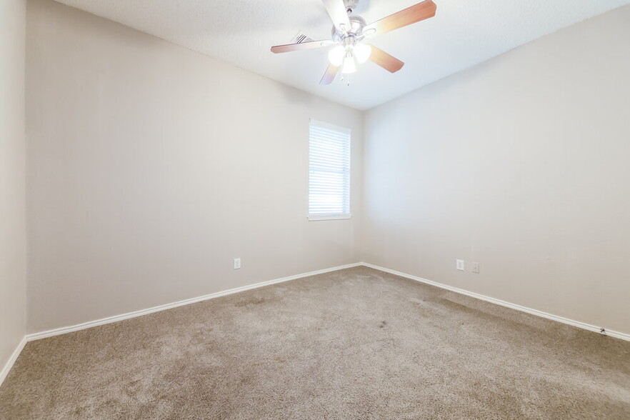 Building Photo - 2325 Wildwood Ln