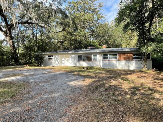 Primary Photo - Great 3 Bed/1 Bath Home Right Off Universi...