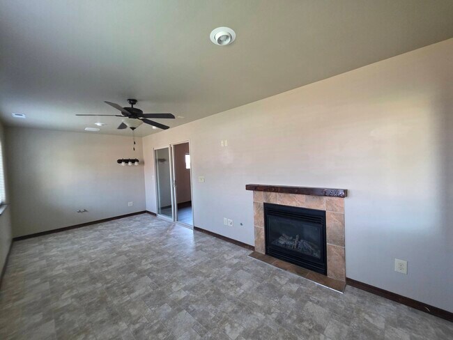 Building Photo - 1523 Sacajawea Ave