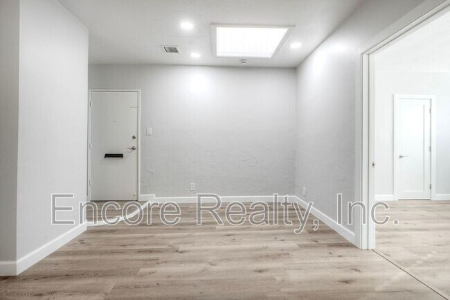 Building Photo - 303 3rd Ave