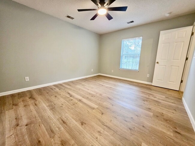 Building Photo - Charming 3 bedroom with fenced in yard - Tall Pines - Ladson