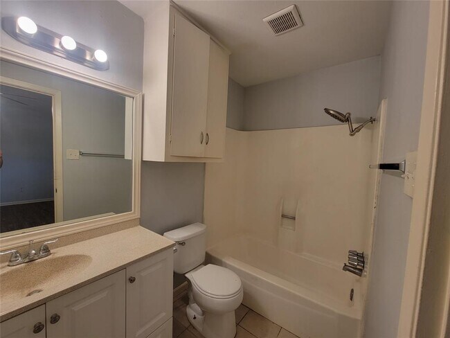 Building Photo - 1304 Glenda Dr