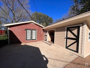 Building Photo - Smyrna Apartment Home with Yard