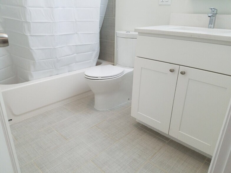 Building Photo - 14 Townsend St