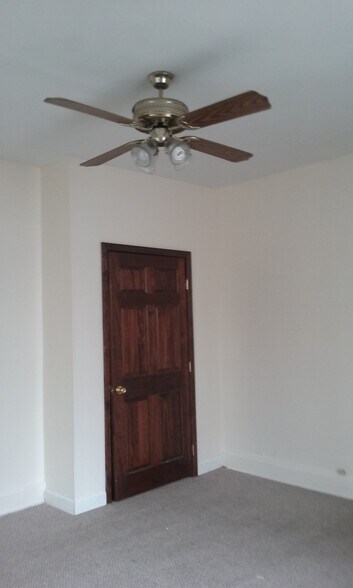 Building Photo - 2230 Ravine St