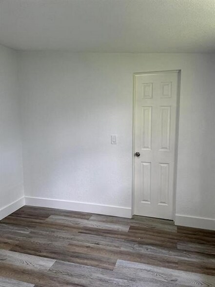 Building Photo - 3904 SW 13th Ct