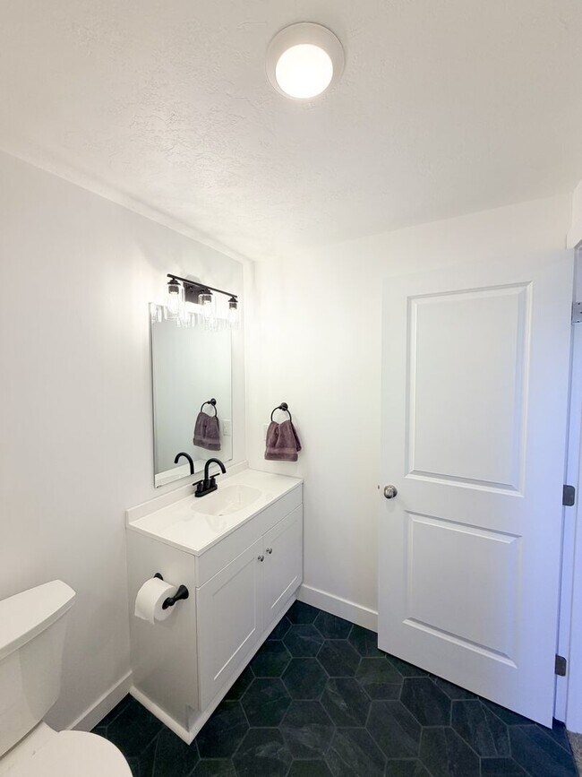 Building Photo - Hidden Springs Gem