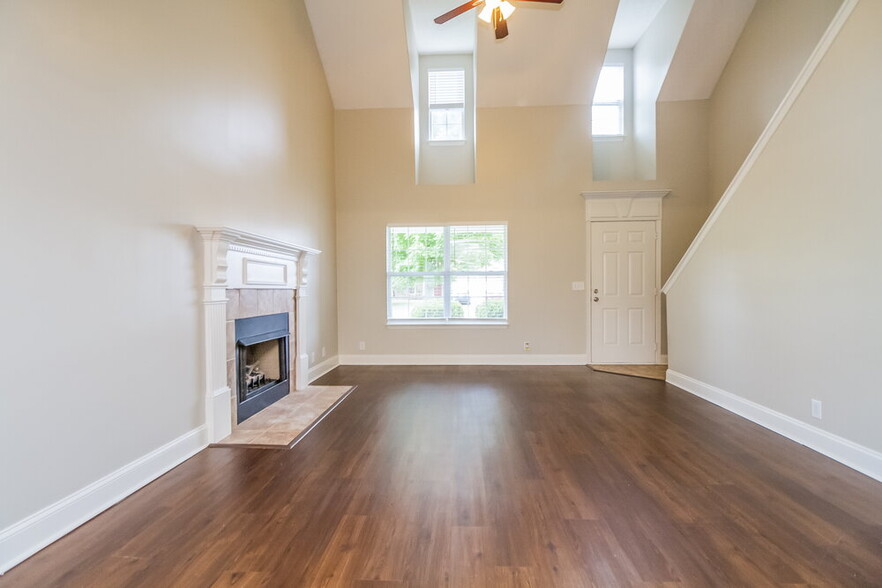 Building Photo - 417 Titans Cir