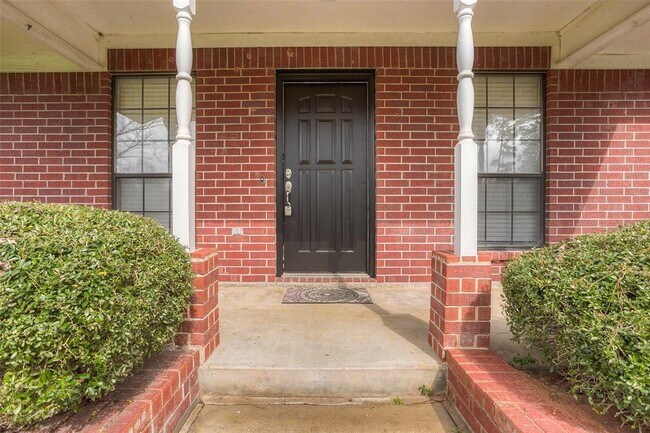 Building Photo - 3011 Sand Dr