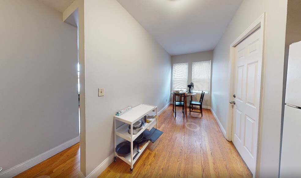 Building Photo - 344 Putnam Ave