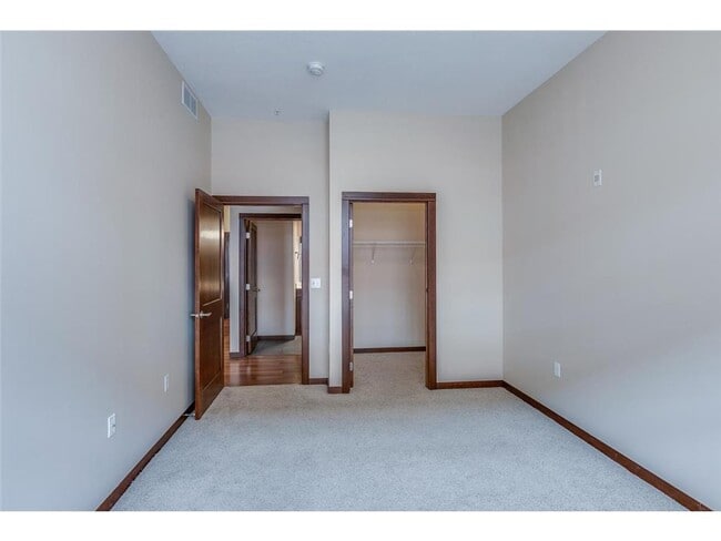 Building Photo - 270 4th St E