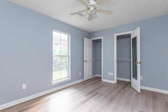 Building Photo - 9300 Greythorne Way