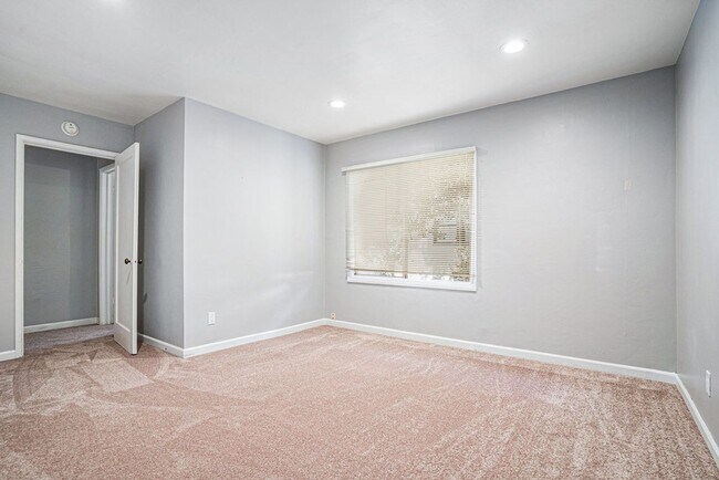 Building Photo - 1203 Benton St. - 1 bedroom | 1 bath