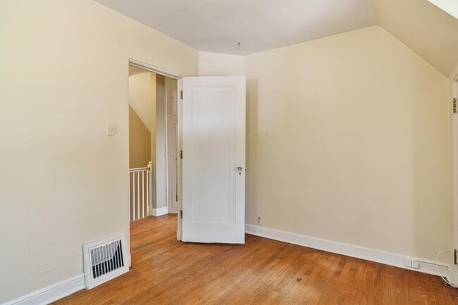 Building Photo - 618 S Harvey Ave