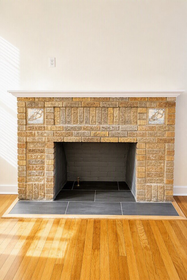Building Photo - 2208 Blodgett St