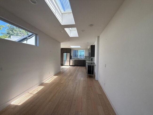Building Photo - North Capitol Hill Townhome