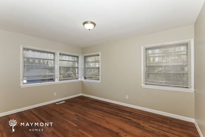 Building Photo - 6059 Holiday Blvd