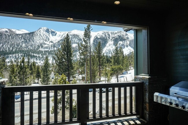 Building Photo - Live Comfortably at CreekHouse – Available...