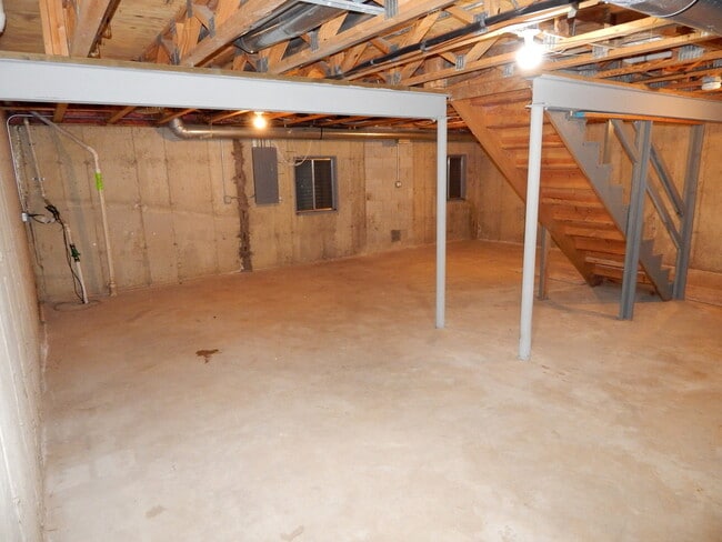 Building Photo - 2223 Seaver Ln