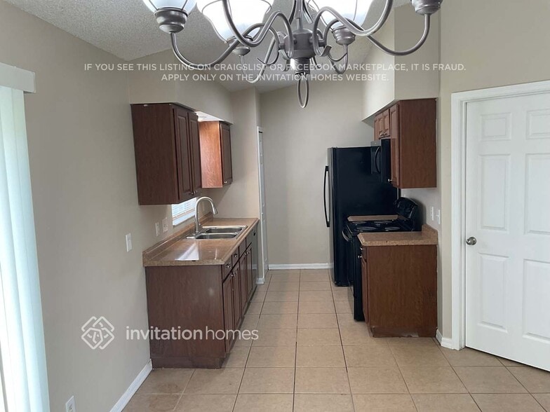 Building Photo - 2830 Chalmer St