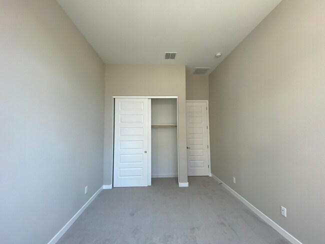 Building Photo - 1312 N Zane Dr