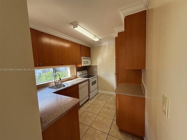 Building Photo - 17011 N Bay Rd