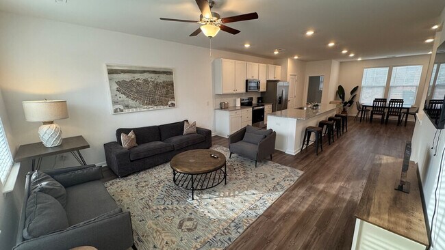 Building Photo - 149 Roxanne Dr