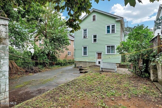 Building Photo - 105 Clermont St