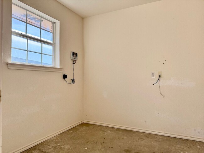 Building Photo - For Rent