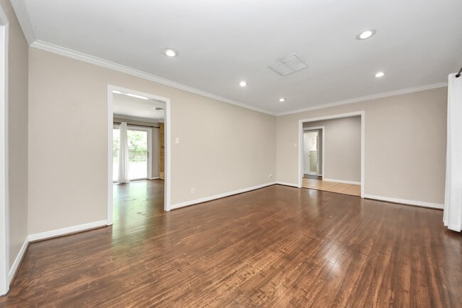 Building Photo - 4422 Nenana Dr