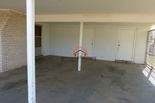 Building Photo - Cute 2 bedroom 2 bath home