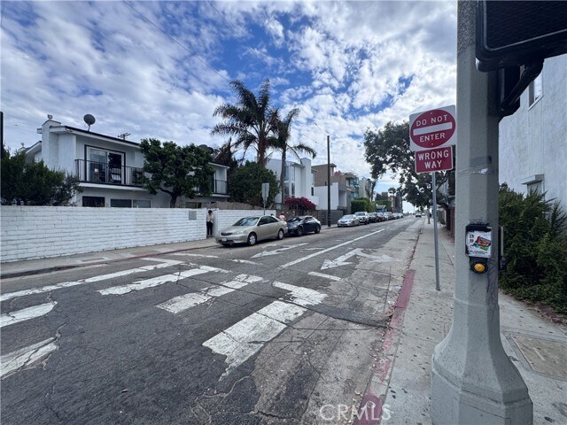 Building Photo - 40 S Venice Blvd