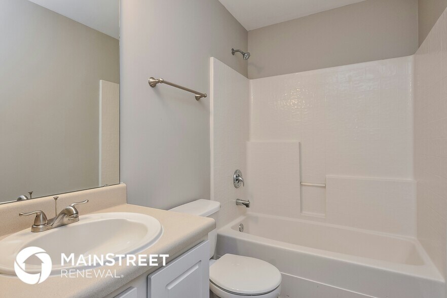 Building Photo - 3328 Deering Dr