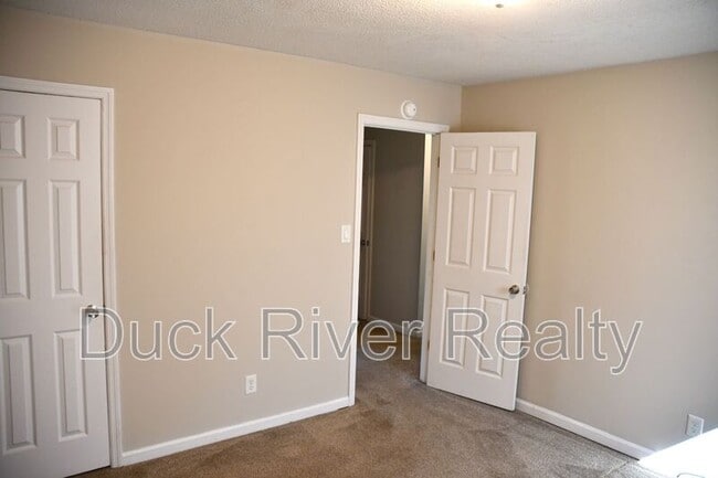 Building Photo - 213 Hunter Dr