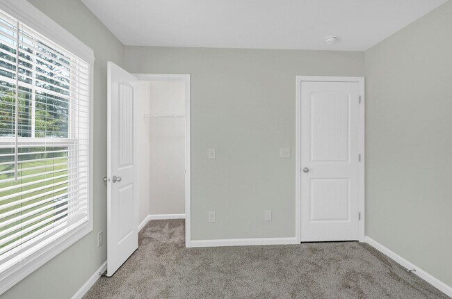 Building Photo - Beautiful Home for Rent in Elgin's Walnut ...