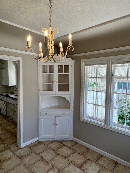 Building Photo - 228 E 17th St