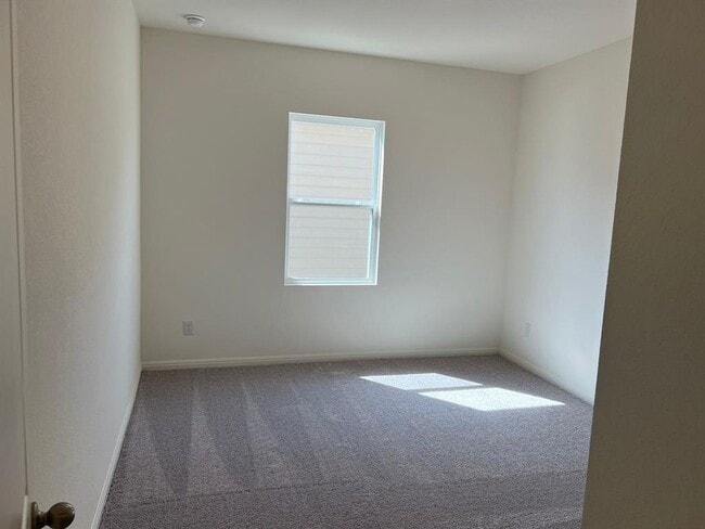 Building Photo - 624 Gemsbok Dr