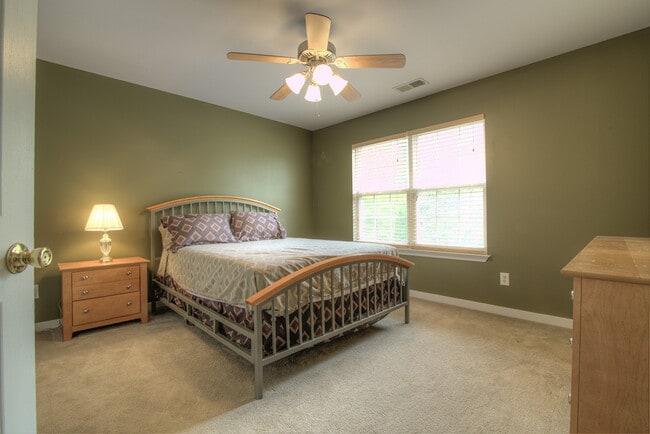 Building Photo - Large 3 Bedroom Home in Glen Allen! ***Available Mid July 2026***