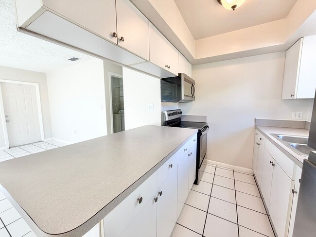 Building Photo - ** BONITA SPRINGS ** 2 BED / 1 BATH ** PET...