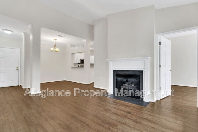 Building Photo - 4560 Strutfield Ln