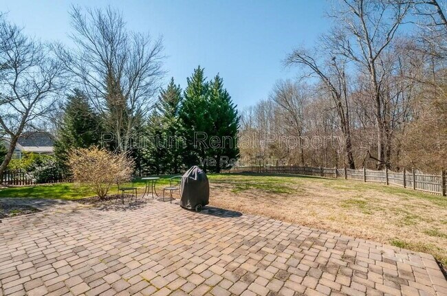 Building Photo - 925 Briars Bend