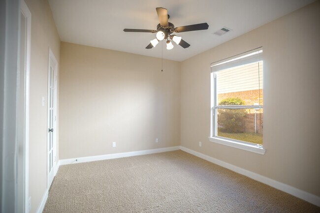Building Photo - 2 Hadlock Pl