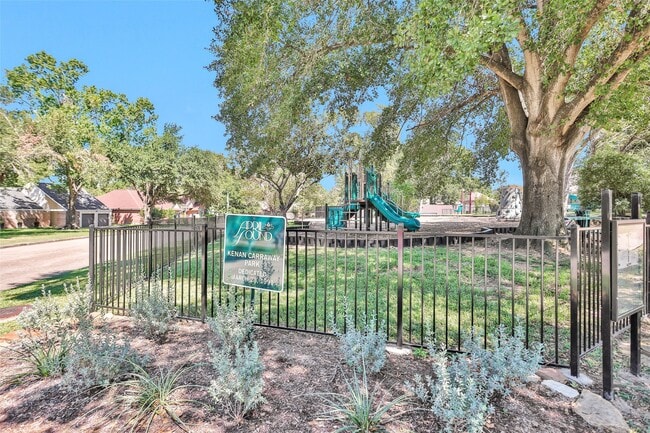 Building Photo - 36 April Point Dr N