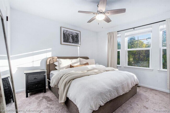 Building Photo - 594 Anne Ave