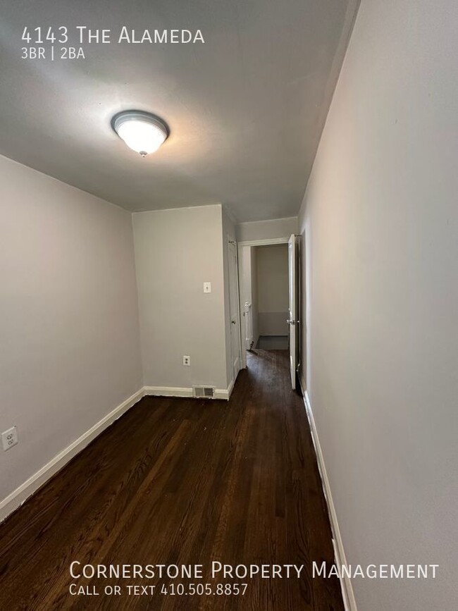 Building Photo - 3 Bed 1.5 Bath | $1500  | 4143 The Alameda...