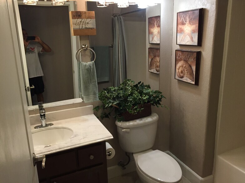 Building Photo - 1501 Secret Ravine Pky