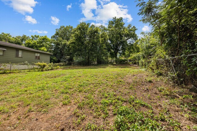 Building Photo - Charming 2 Bedroom, 2 Bathroom house