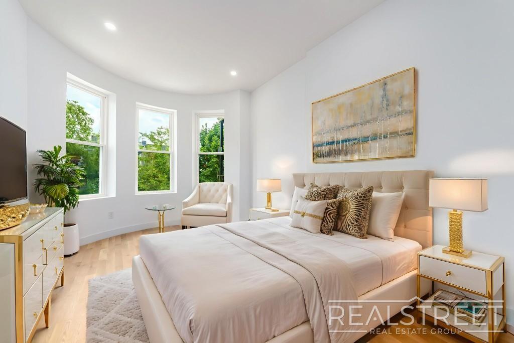 Building Photo - Brand New 4 bed 2 bath in Ridgewood Townho...